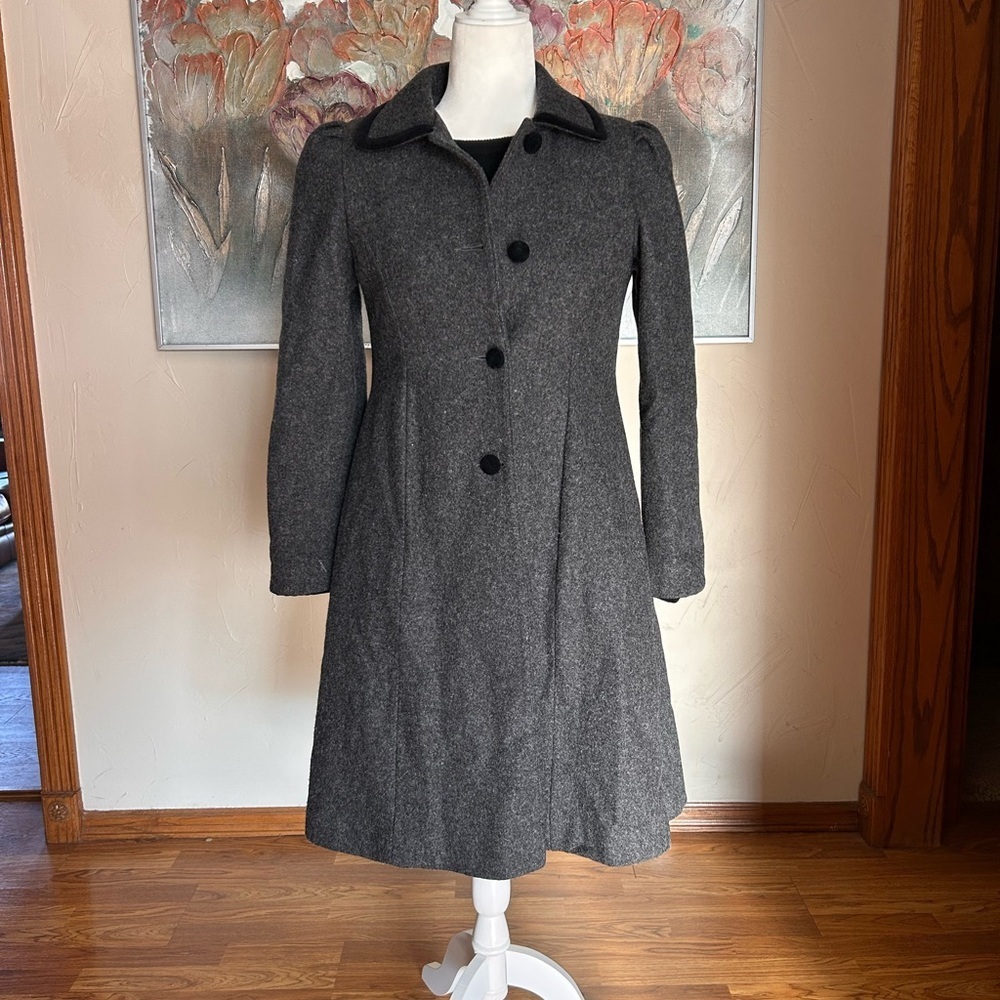 Rothschild Vintage 1990s Gray Wool Coat with Black Velvet Bow Accent - Picture 2 of 12